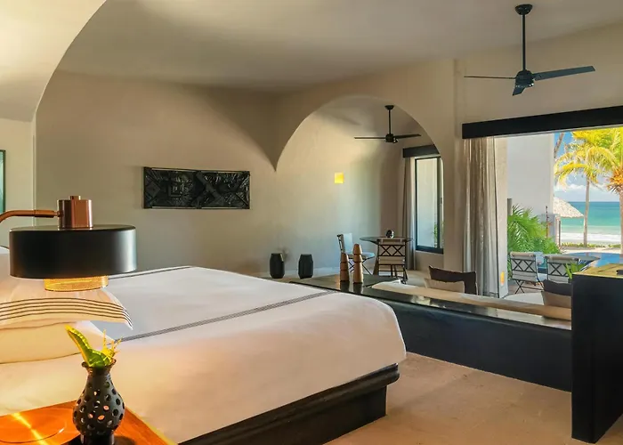 Thompson Zihuatanejo, A Resort, By Hyatt Hotel Zihuatanejo