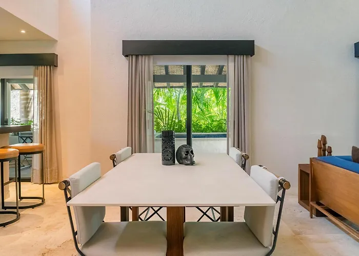 Hotel Thompson Zihuatanejo, A Resort, By Hyatt Zihuatanejo